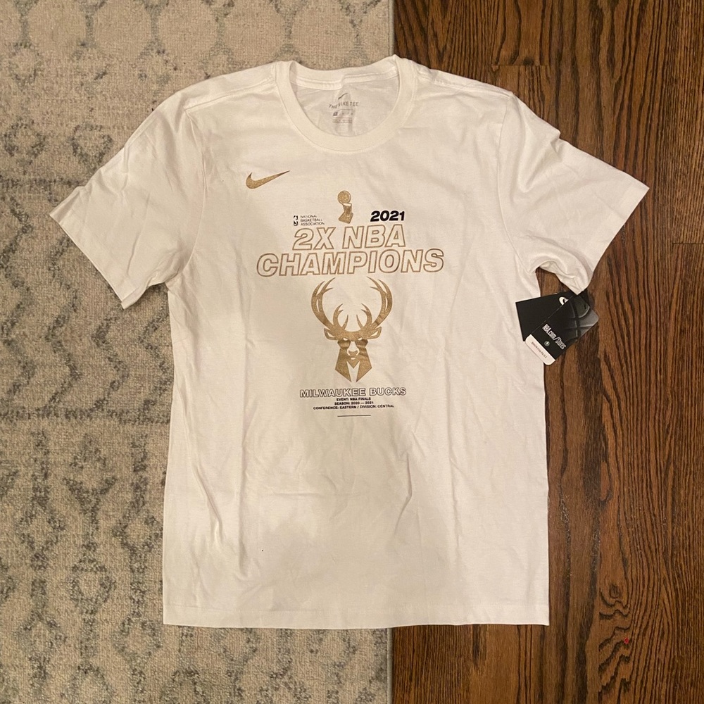 2021 NBA Championship Bucks T-Shirt (M) - (never worn)